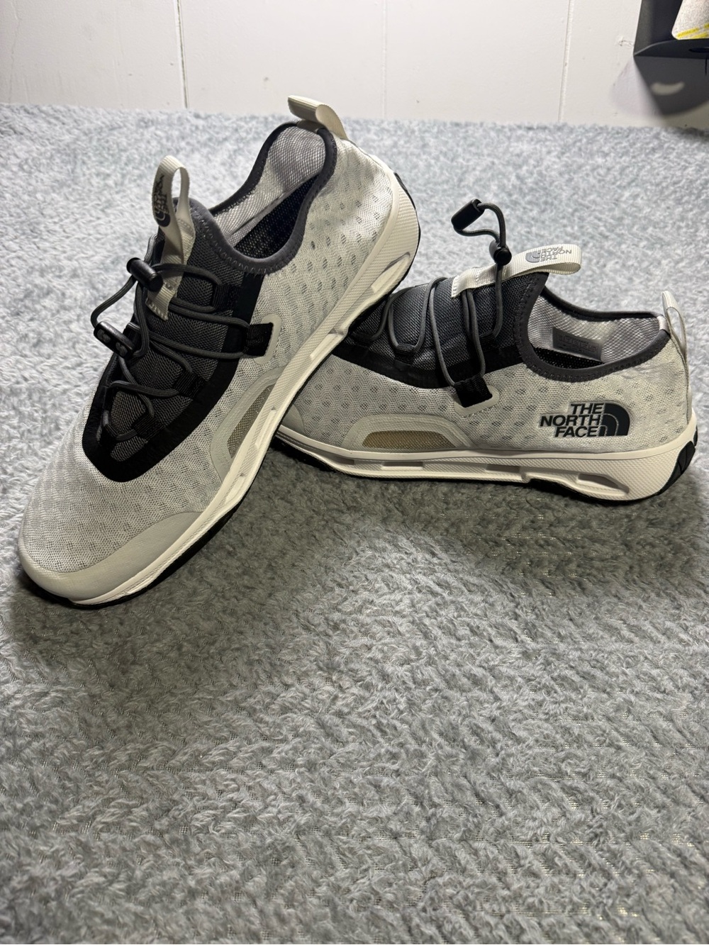 The North Face Men’s skagit water shoes white and black